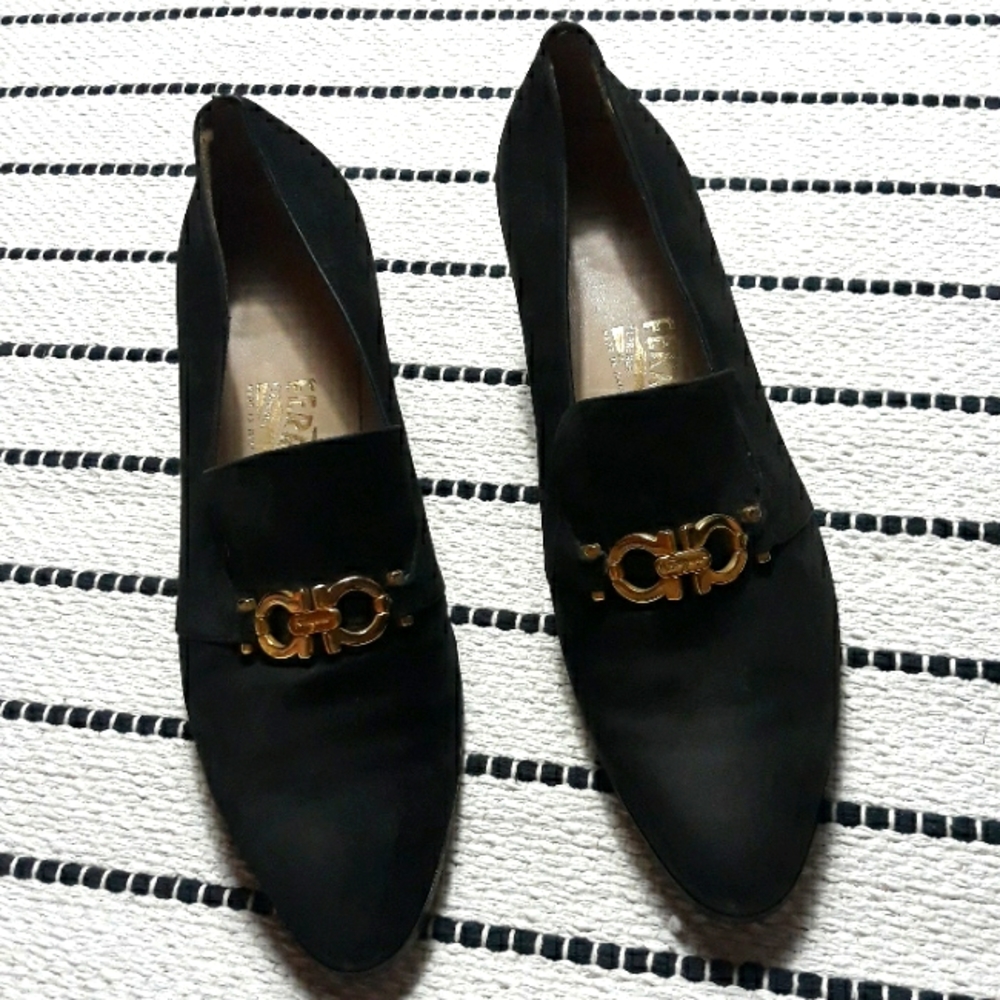 Salvatore Ferragamo Suede Almond Toe Horse bit Logo Kitten  Heels